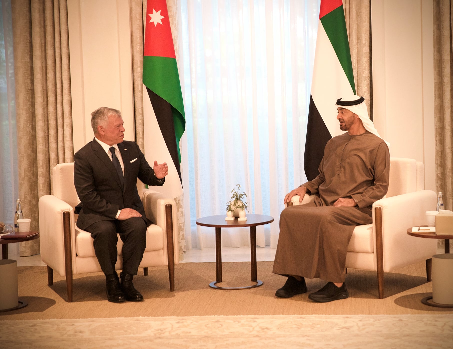 His Majesty King Abdullah holds talks with Sheikh Mohamed Bin Zayed Al Nahyan on Tuesday at Al Shati Palace in Abu Dhabi (Photo courtesy of Royal Court) 